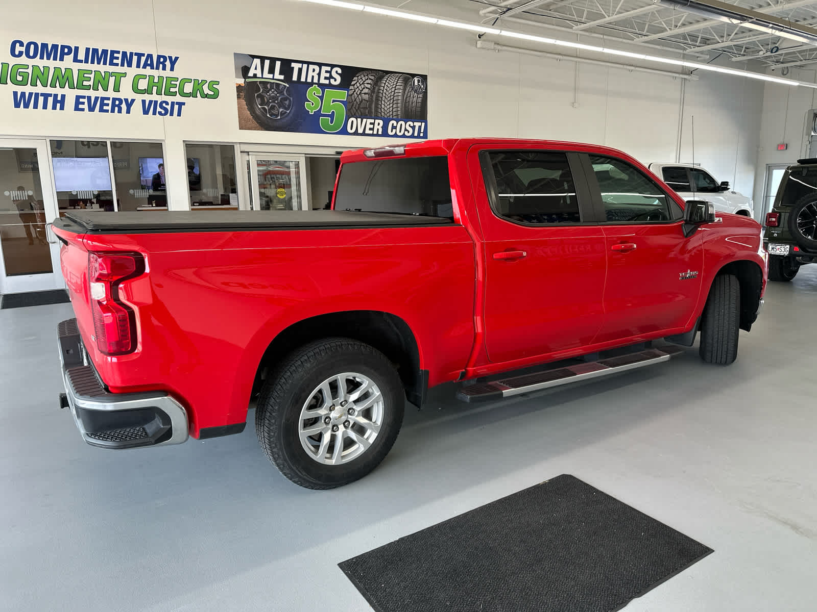 2020 Chevrolet Silverado LT photo 4