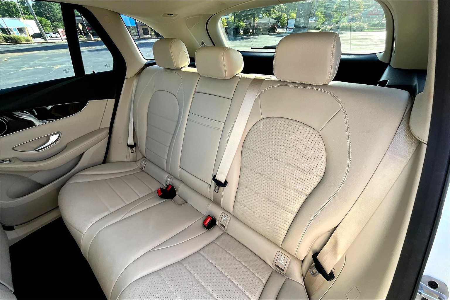 2022 Mercedes Benz GLC 300 photo 19