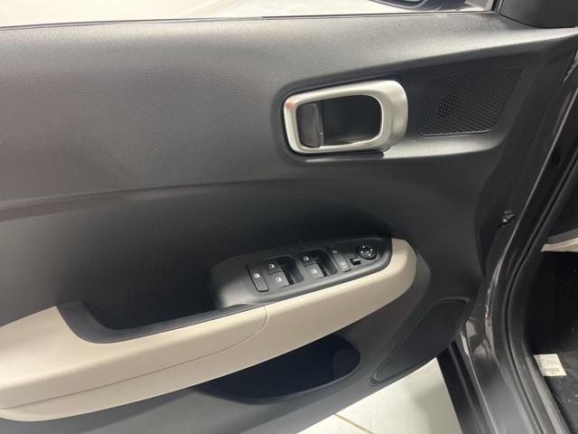 2026 Hyundai Venue SEL photo 6