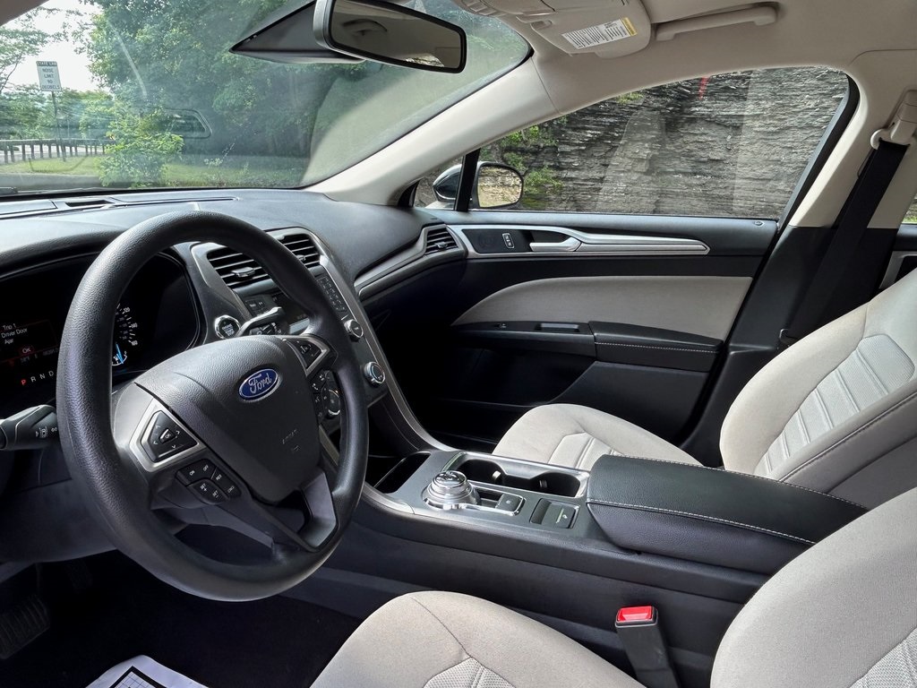 2019 Ford Fusion S photo 11