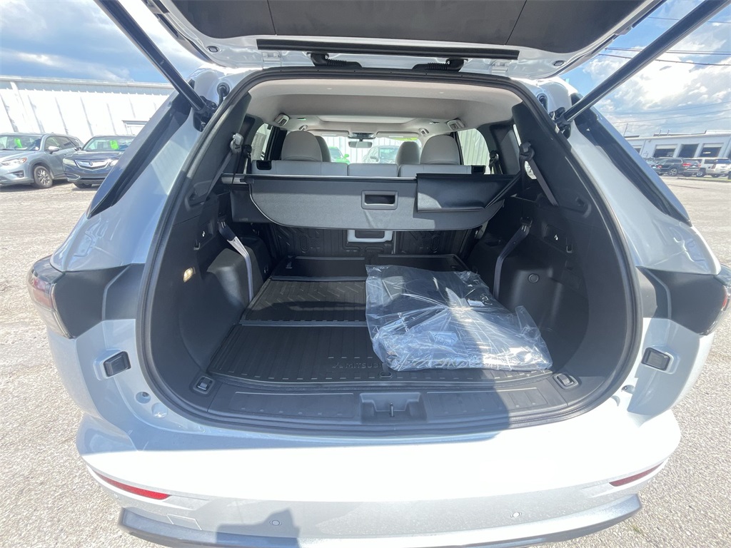 2025 Mitsubishi Outlander SE photo 21