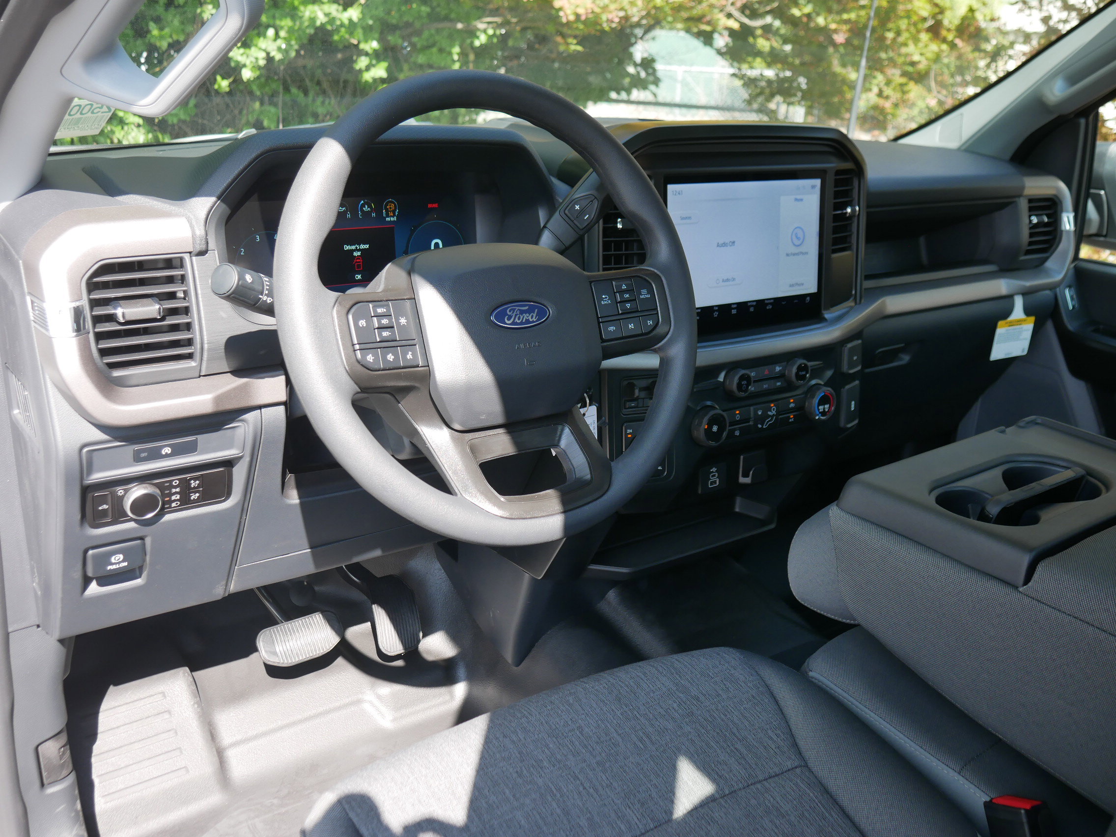2025 Ford F-150 XL photo 2