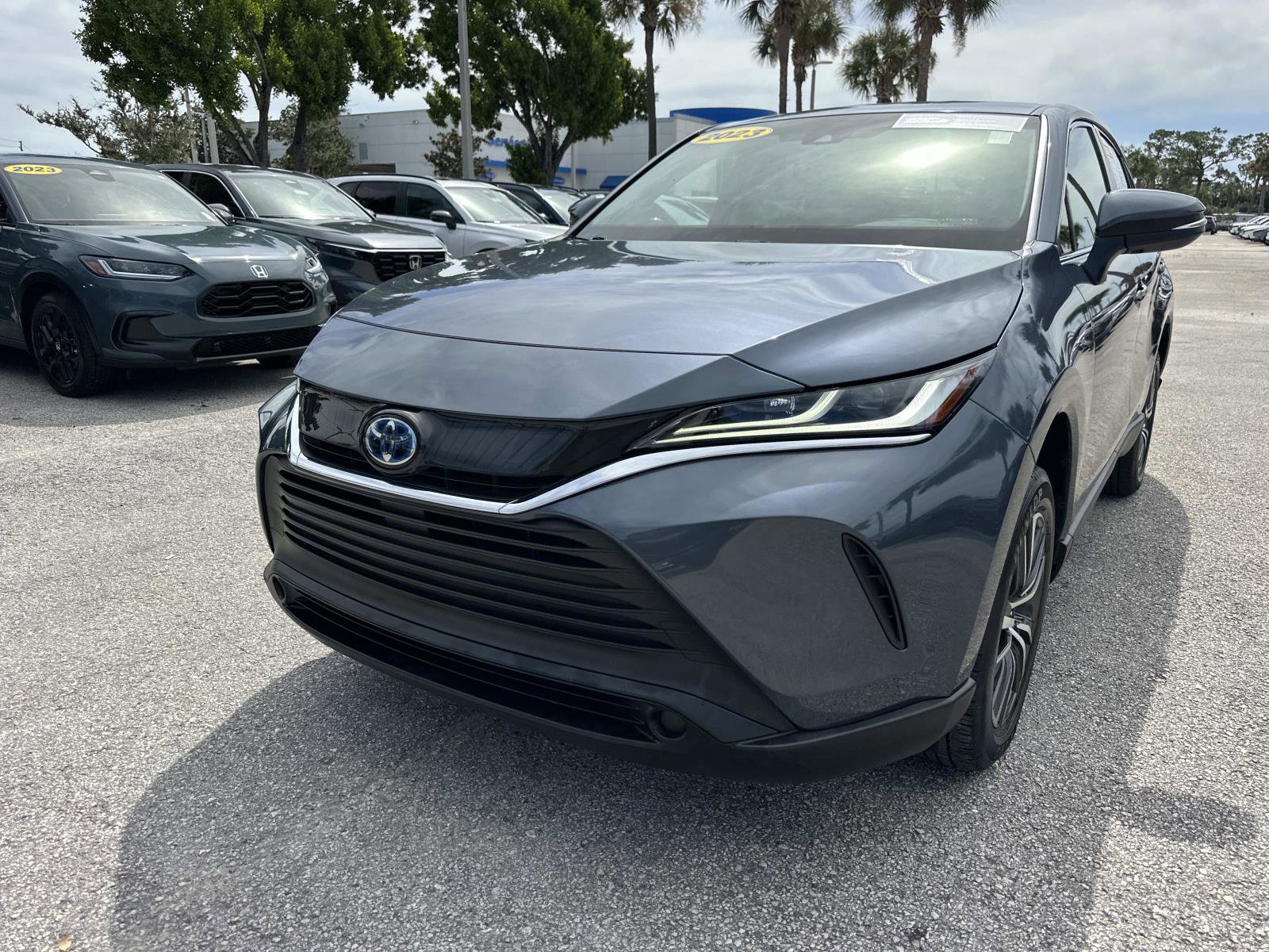 2023 Toyota Venza LE photo 7