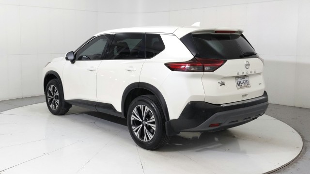 Used 2021  Nissan SV image 3