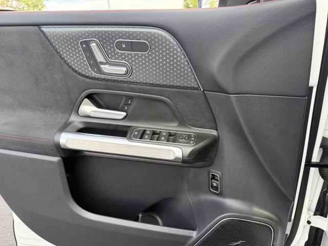 2025 Mercedes Benz GLB 250 4MATIC photo 17