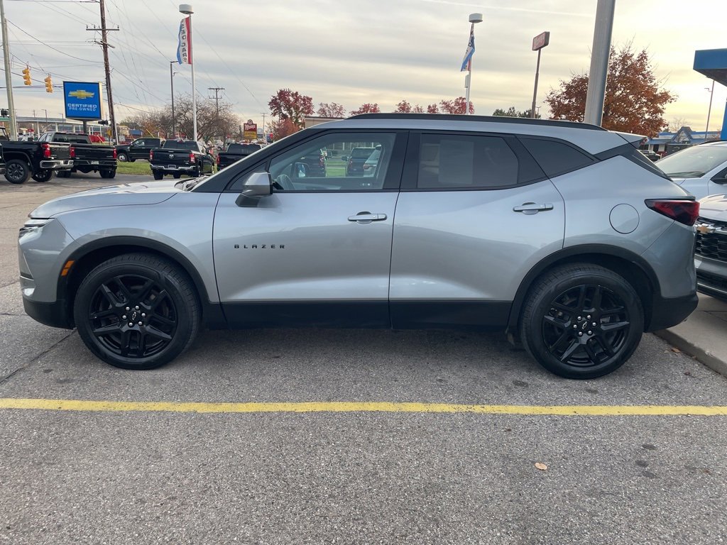 2023 Chevrolet Blazer 2LT photo 2