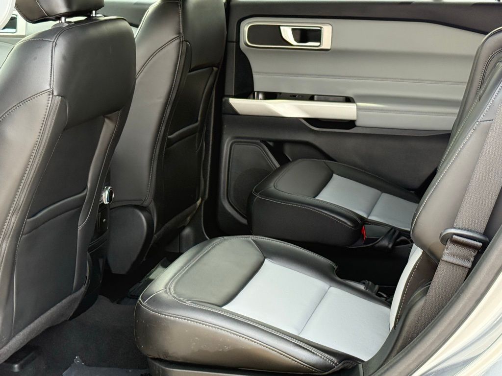 2022 Ford Explorer XLT photo 8