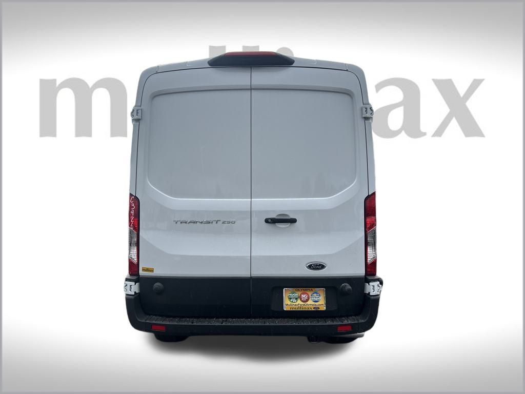 2025 Ford Transit photo 4