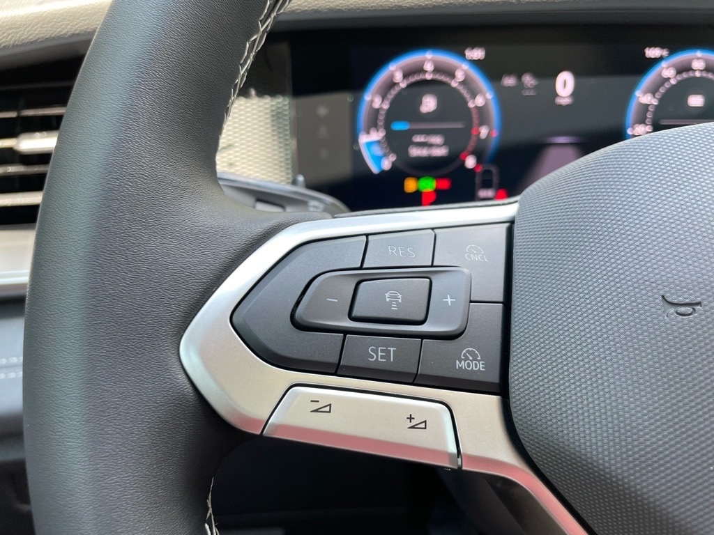 2025 Volkswagen Tiguan SE photo 5