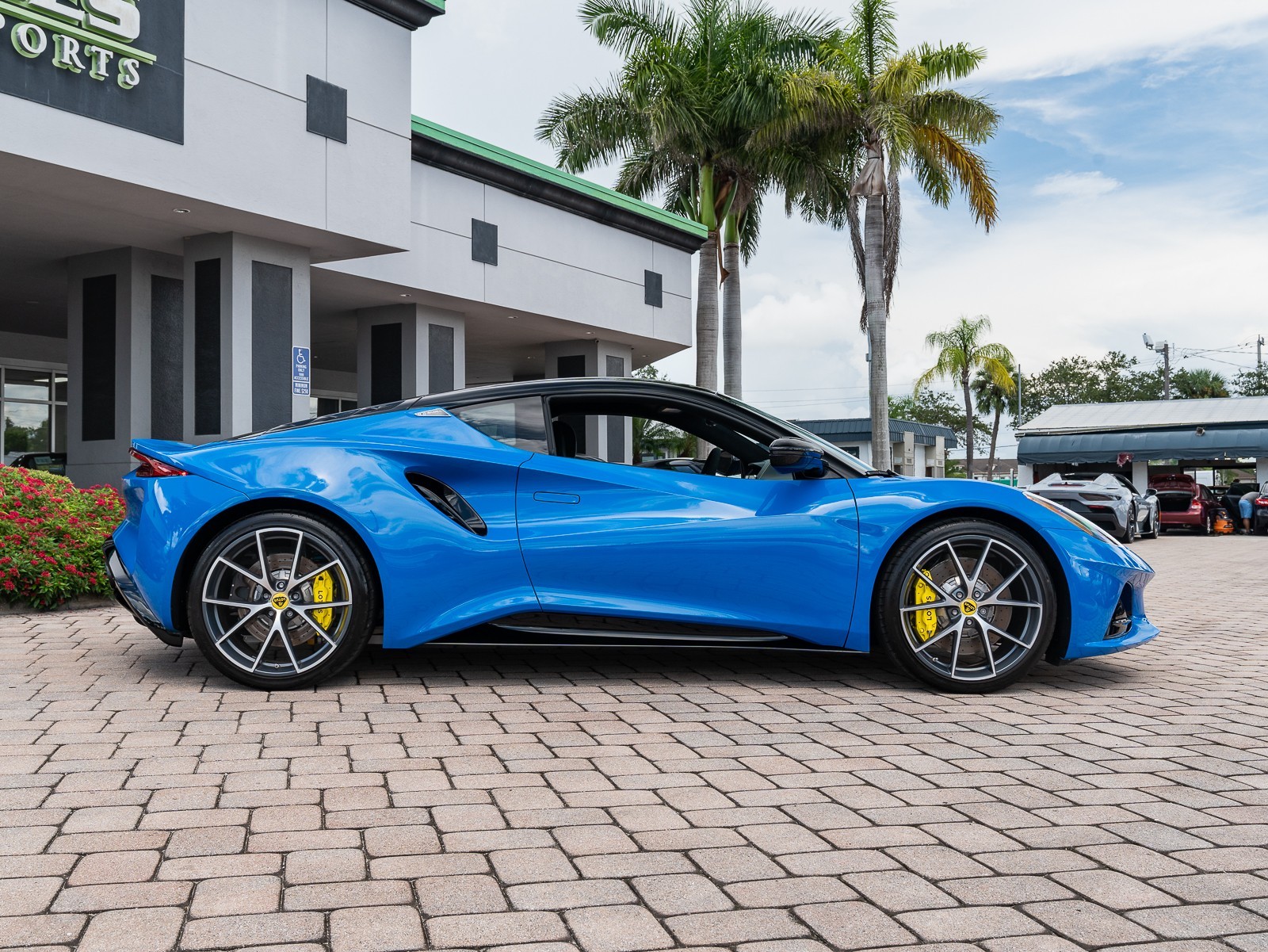 2024 Lotus Emira First Edition photo 7