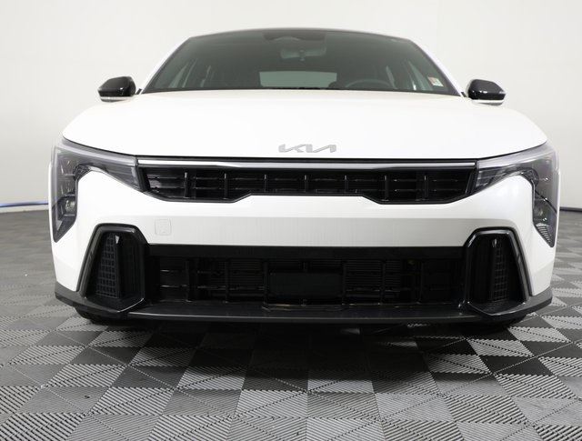 2025 Kia K4 GT-Line photo 2