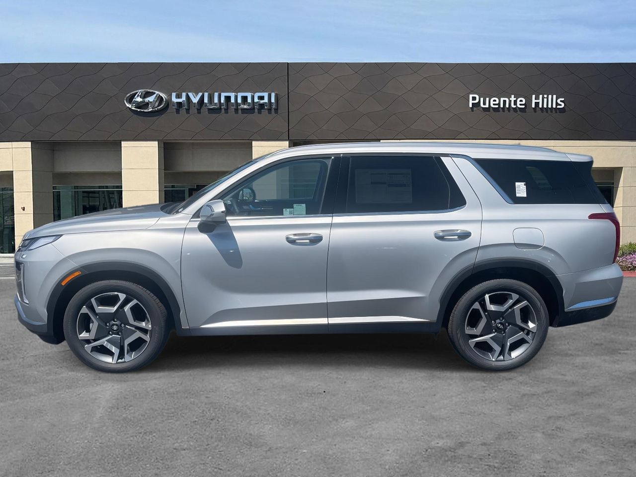 2025 Hyundai Palisade Limited photo 3