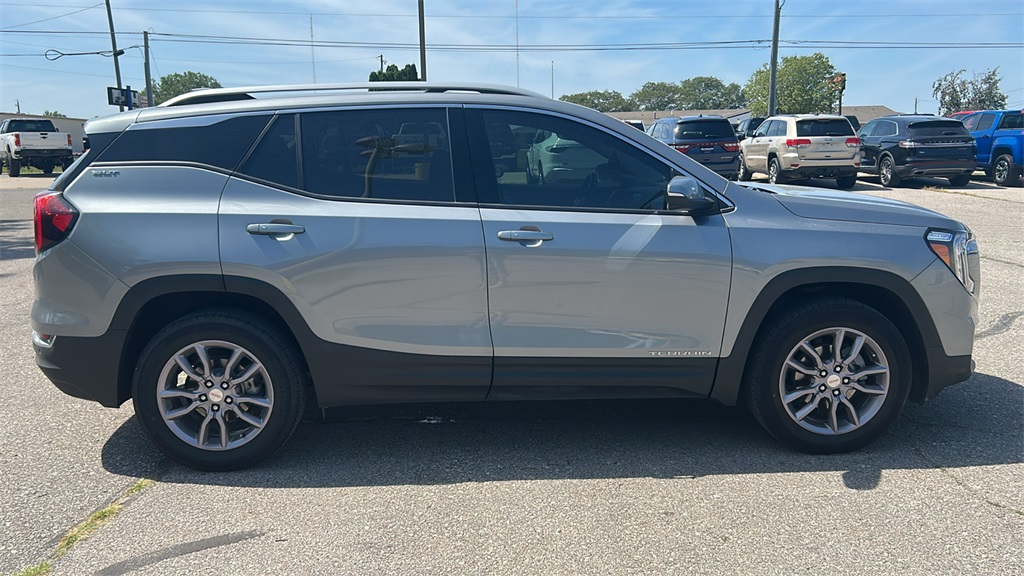 2023 Gmc Terrain SLT photo 2