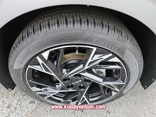 2025 Kia K5 GT-Line photo 9