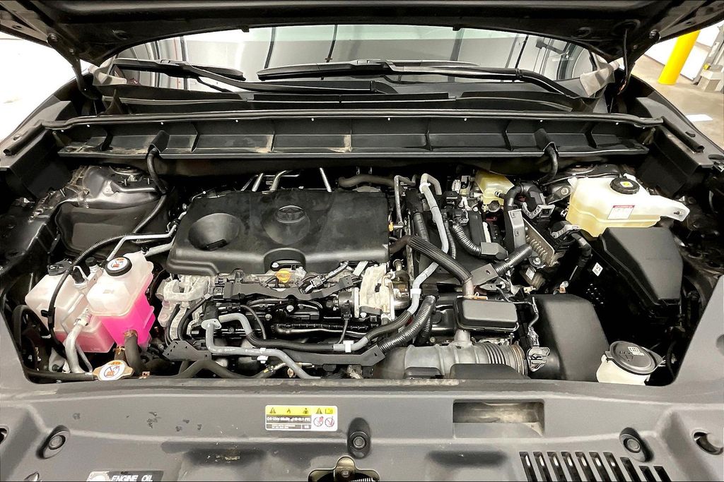 2021 Toyota Highlander Hybrid LE photo 10