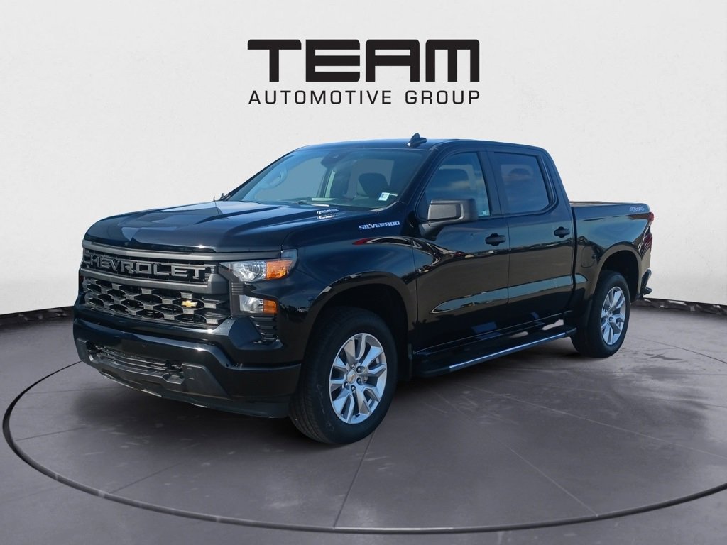 2025 Chevrolet Silverado 1500 Custom photo 3