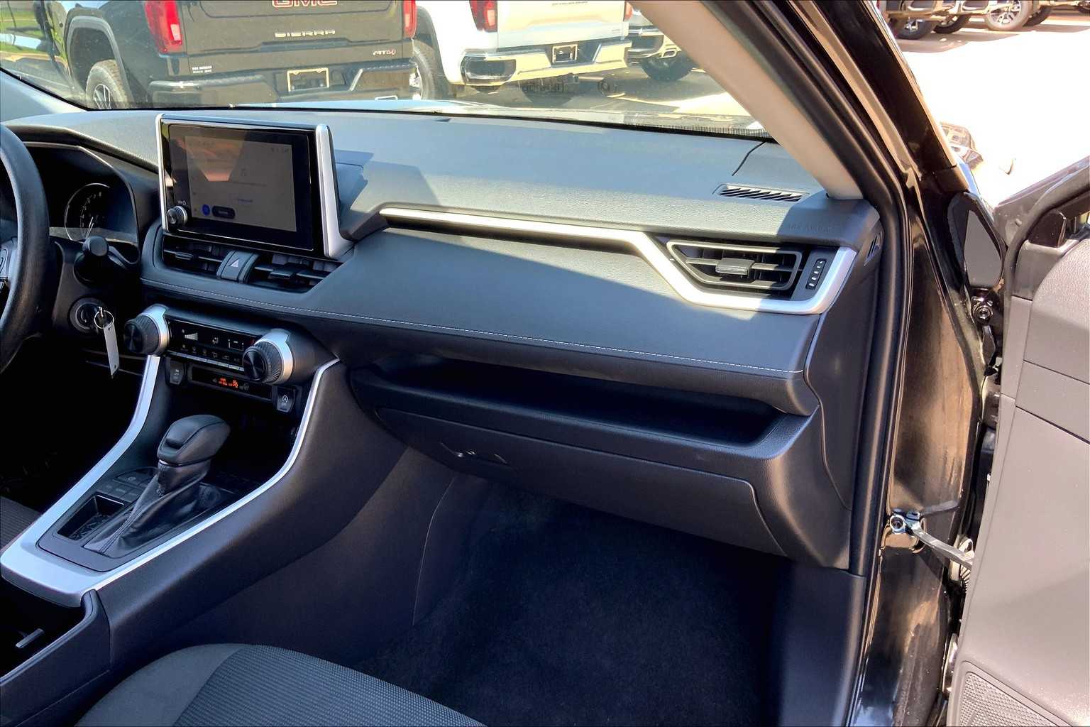 2025 Toyota RAV4 LE photo 15