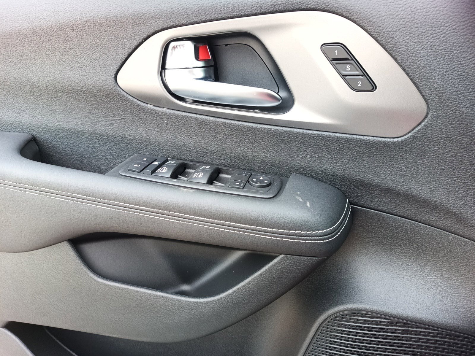 2026 Chrysler Pacifica photo 24