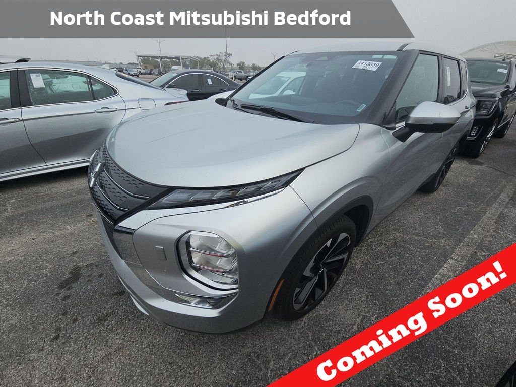 2024 Mitsubishi Outlander SE's photo