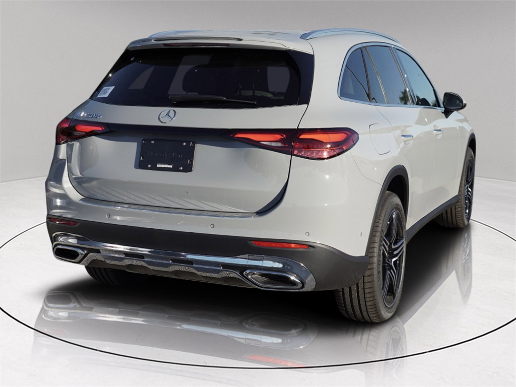 2026 Mercedes Benz GLC 300 photo 2