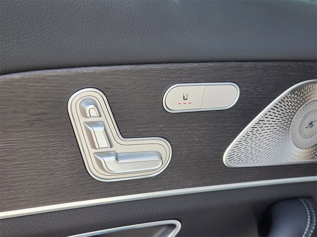 2022 Mercedes Benz GLS 450 4MATIC photo 12