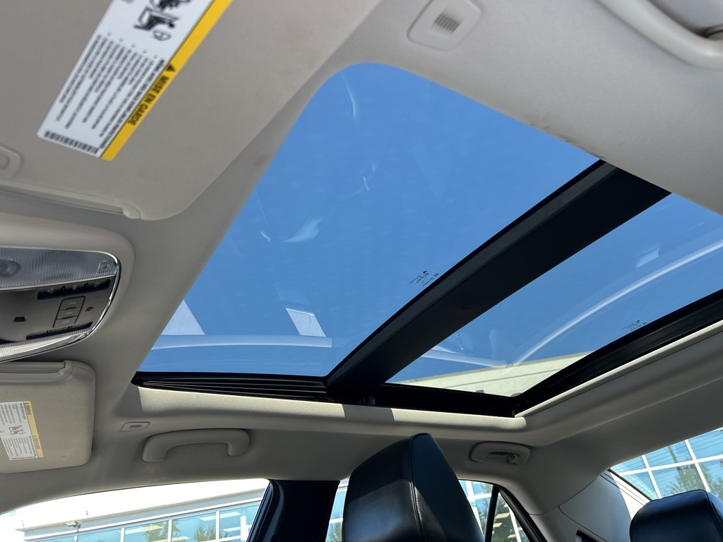 2017 Chrysler 300 C photo 16