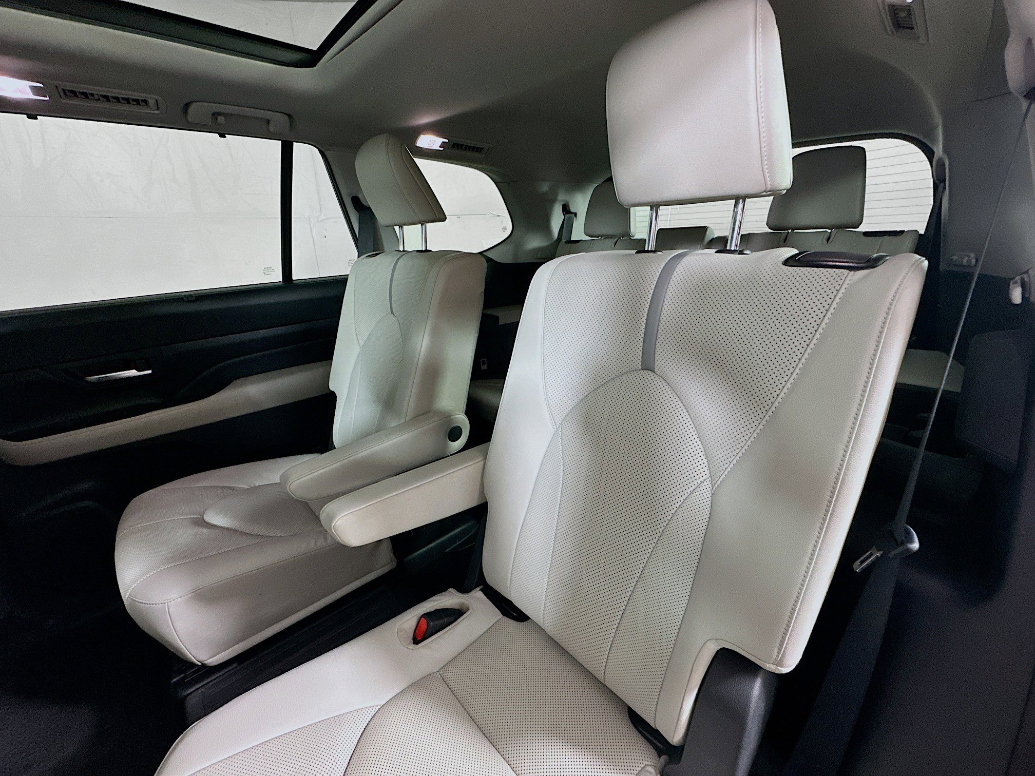 2024 Toyota Grand Highlander Platinum photo 23