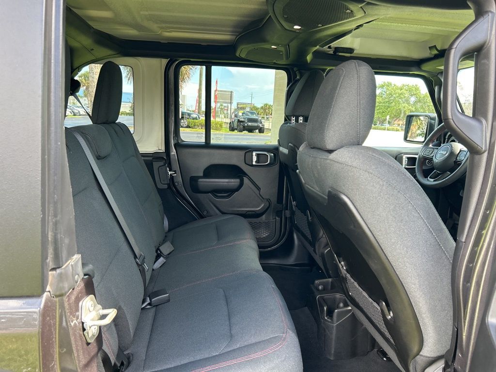 2024 Jeep Wrangler Rubicon photo 35