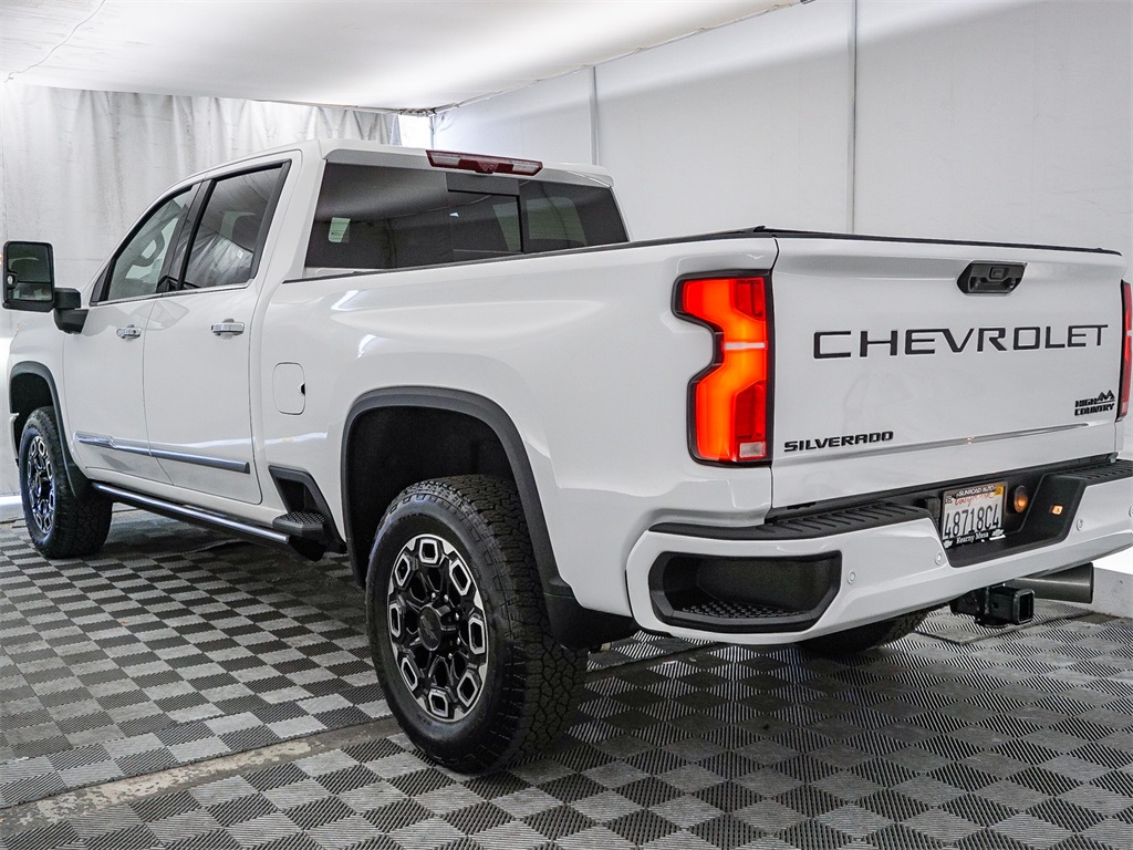 2025 Chevrolet Silverado 2500HD High Country photo 6