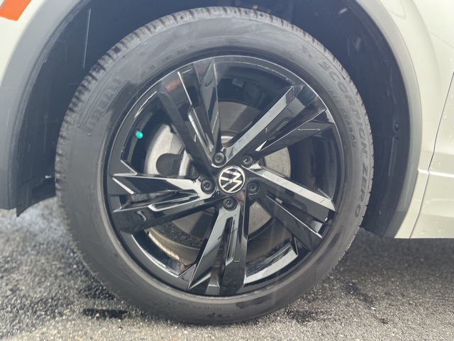 2024 Volkswagen Tiguan SE R-Line Black photo 12