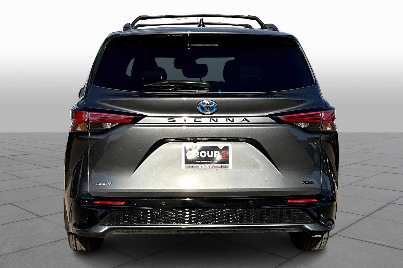 2025 Toyota Sienna XSE photo 4