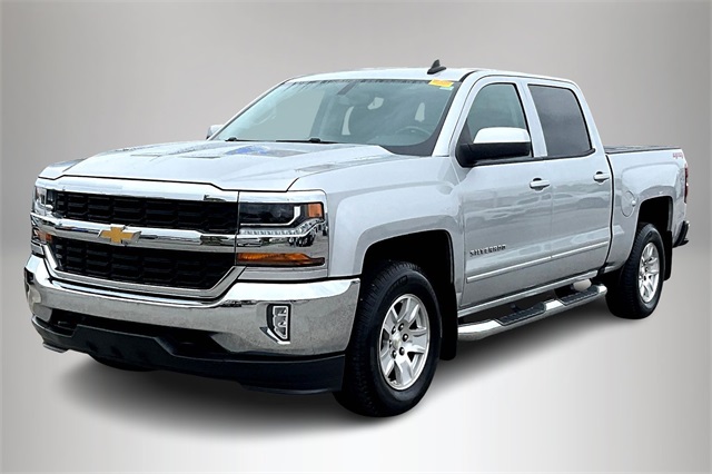 2018 Chevrolet Silverado 1500 LT photo 2