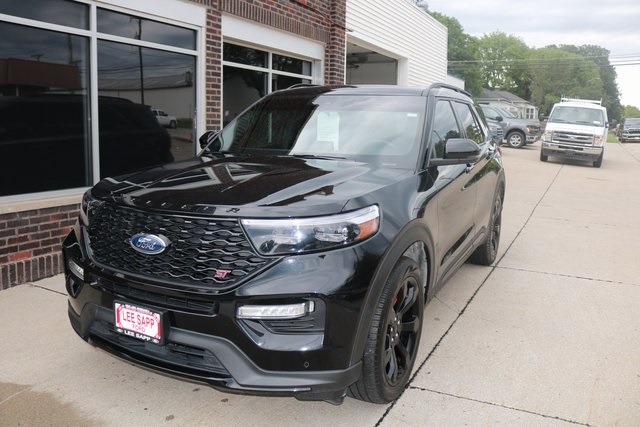 2023 Ford Explorer ST photo 2