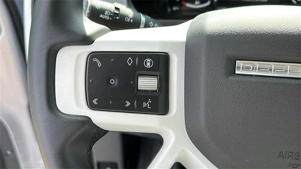 2024 Land Rover Defender 130 S photo 14