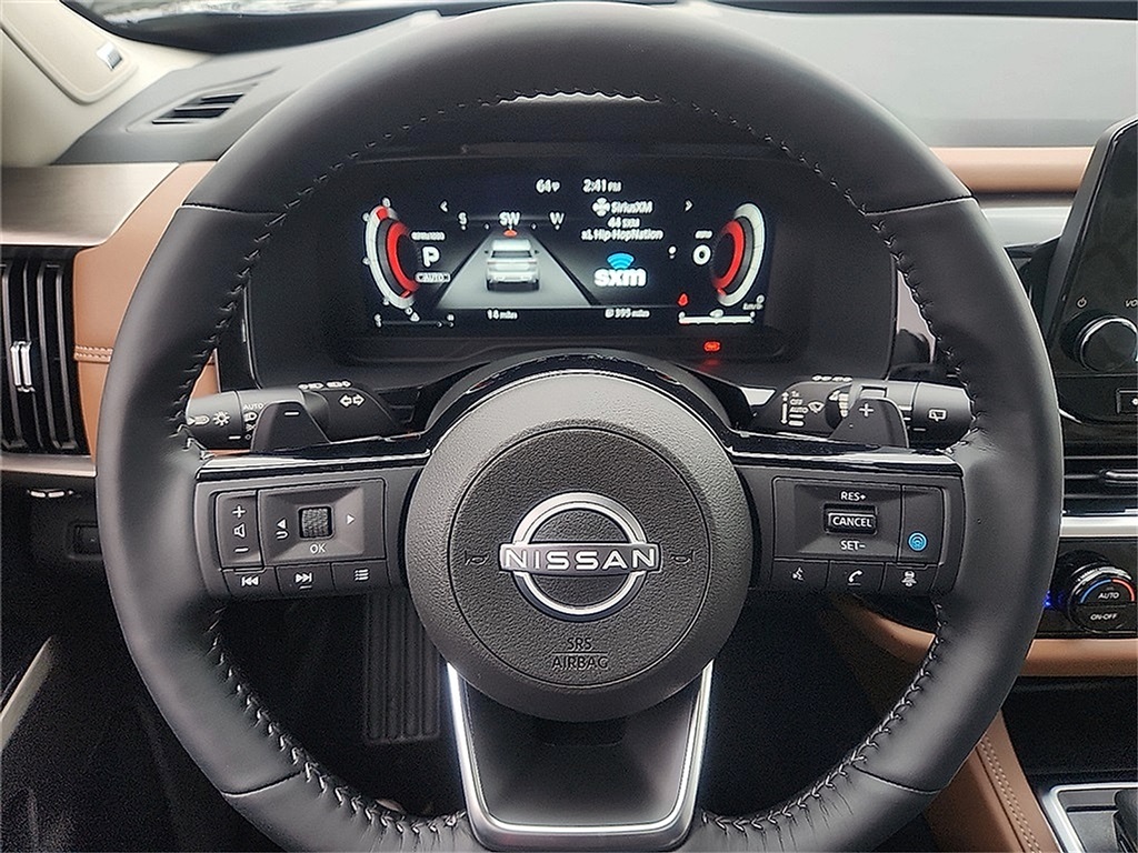 2025 Nissan Pathfinder Platinum photo 13