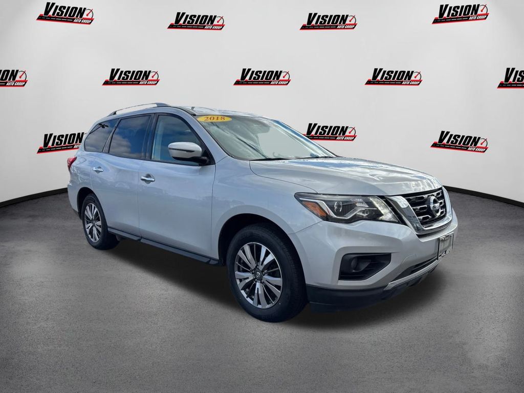 2018 Nissan Pathfinder SV photo 3