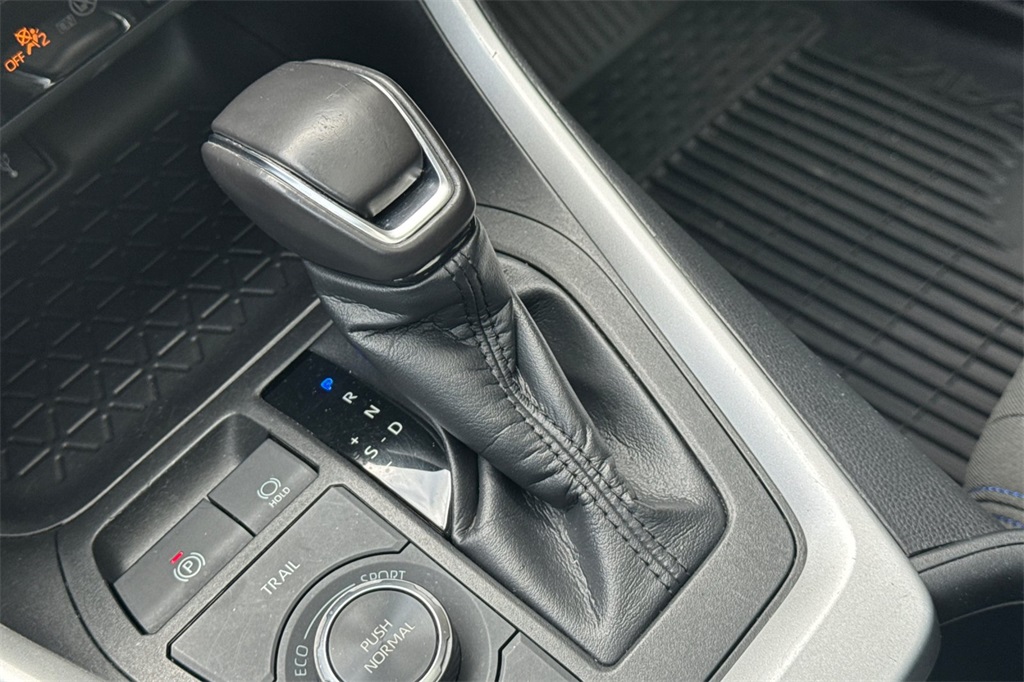 2022 Toyota RAV4 Hybrid SE photo 24