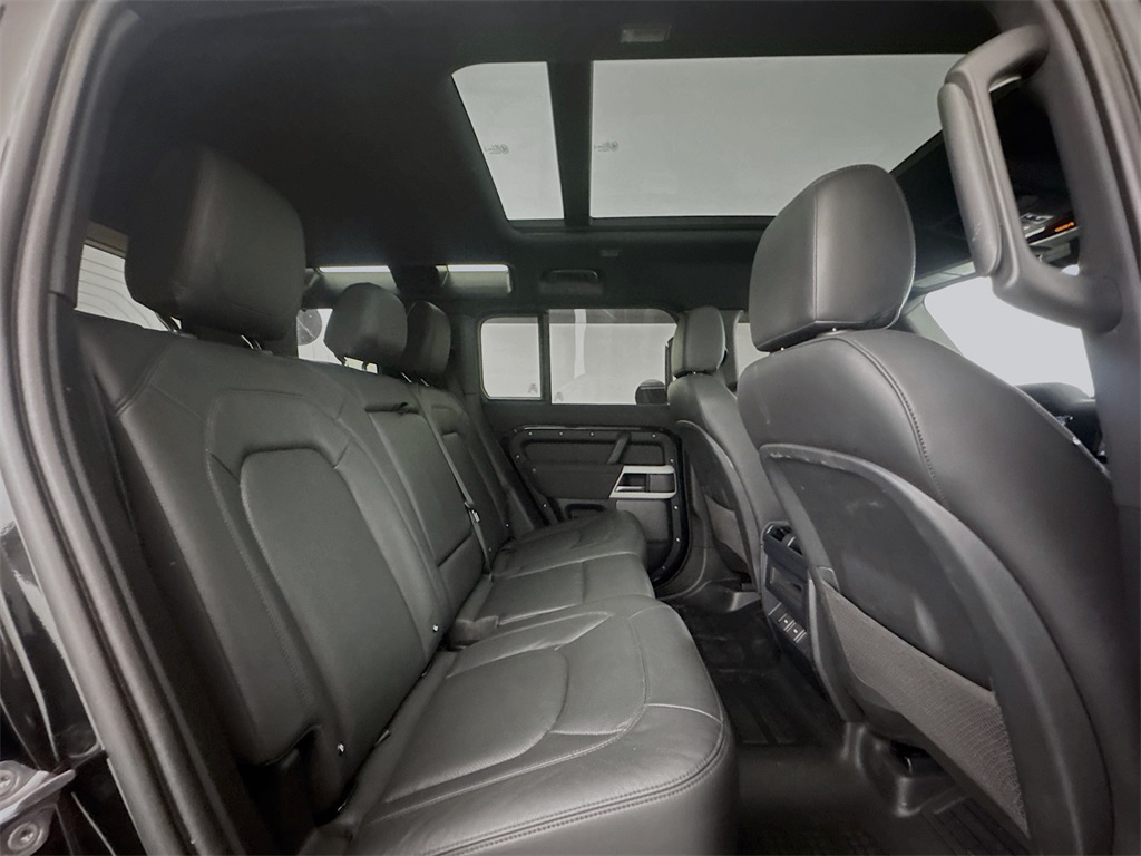 2023 Land Rover Defender 110 SE photo 24