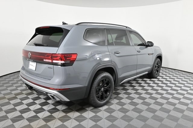 2025 Volkswagen Atlas Peak Edition SE photo 4