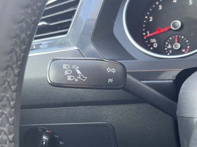2020 Volkswagen Tiguan SE photo 35