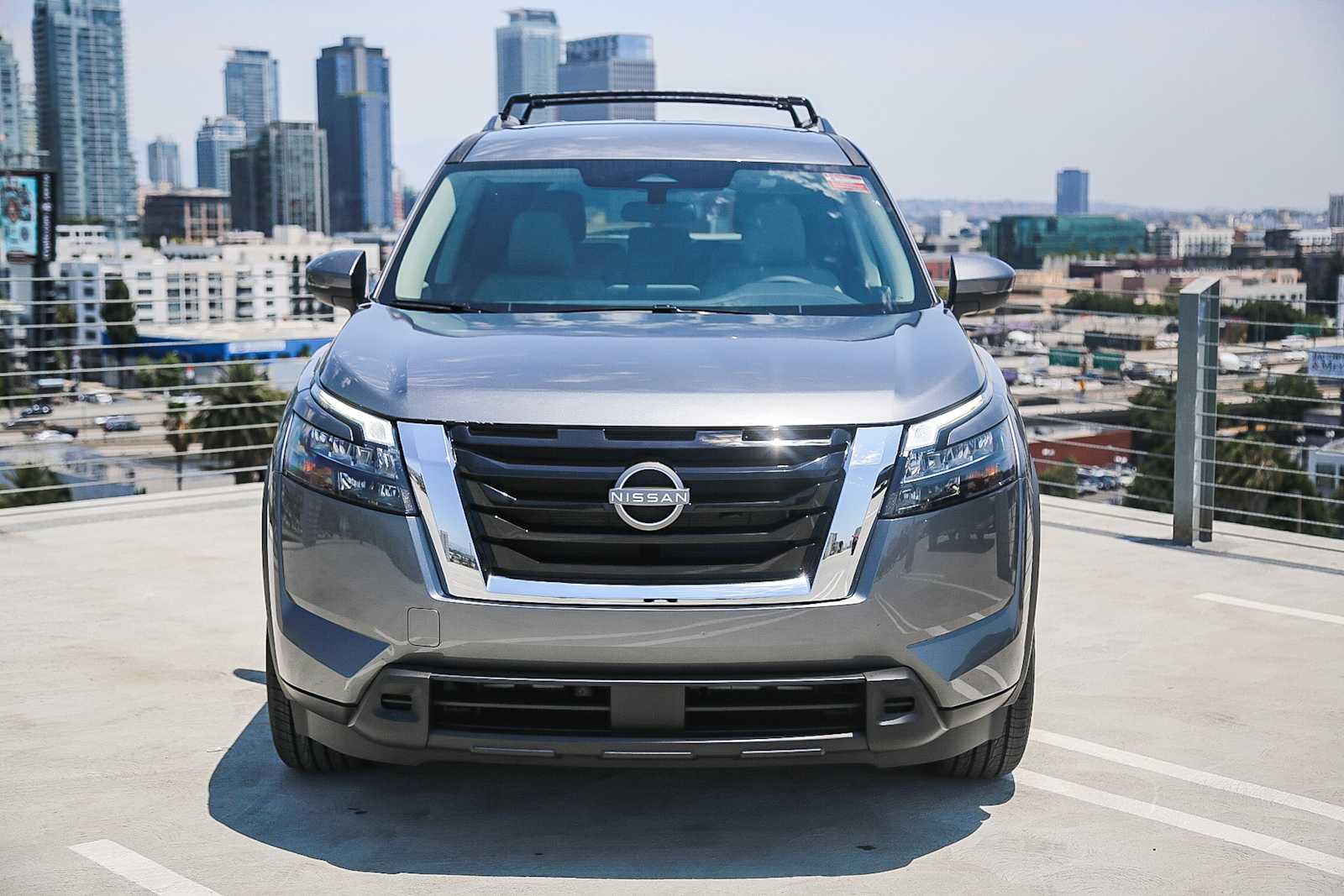 2025 Nissan Pathfinder SV photo 2