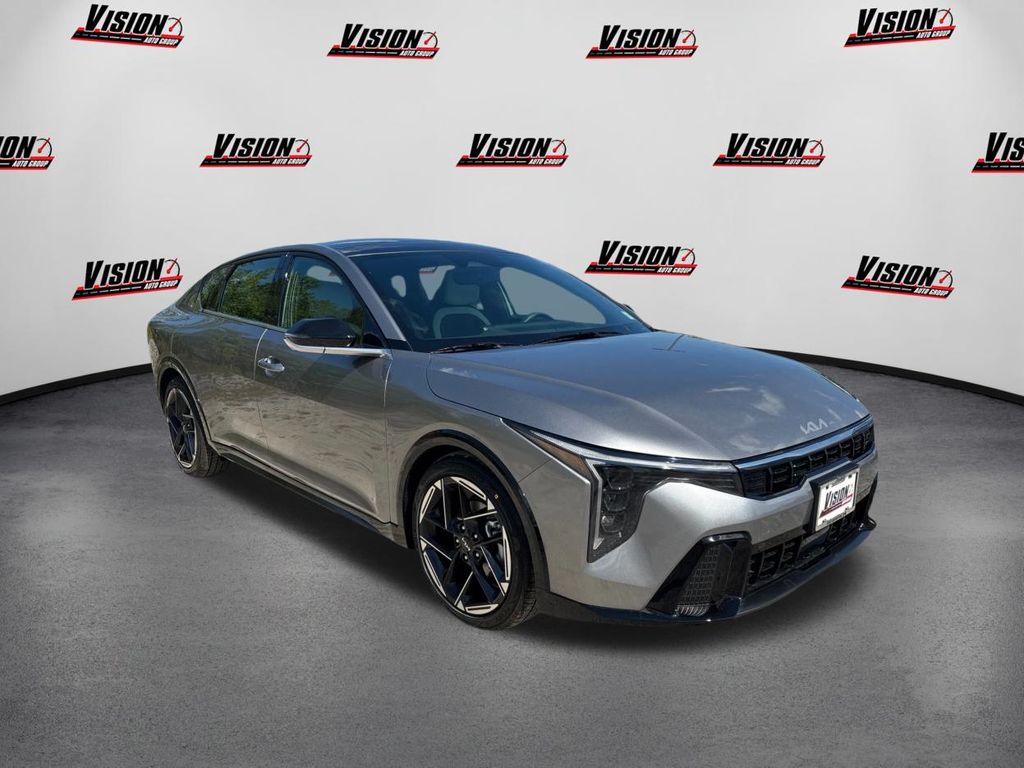 2025 Kia K4 GT-Line photo 3
