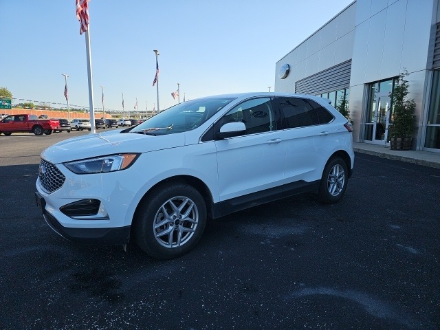 2024 Ford Edge SEL photo 2
