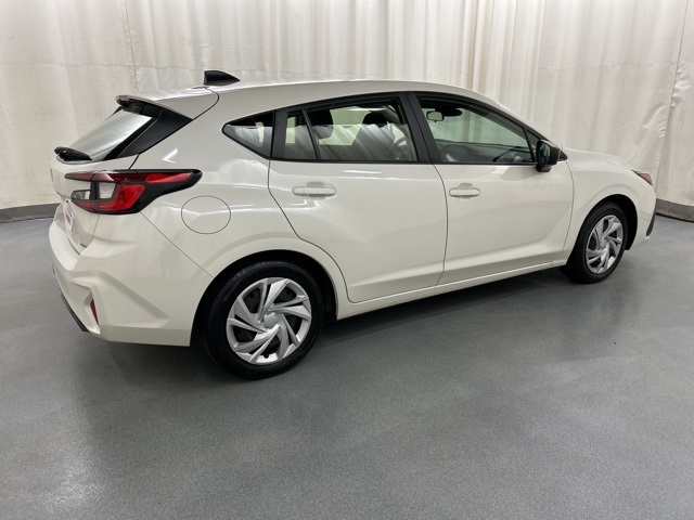 2024 Subaru Impreza Base photo 4