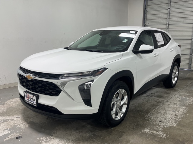 2025 Chevrolet Trax LS photo 6