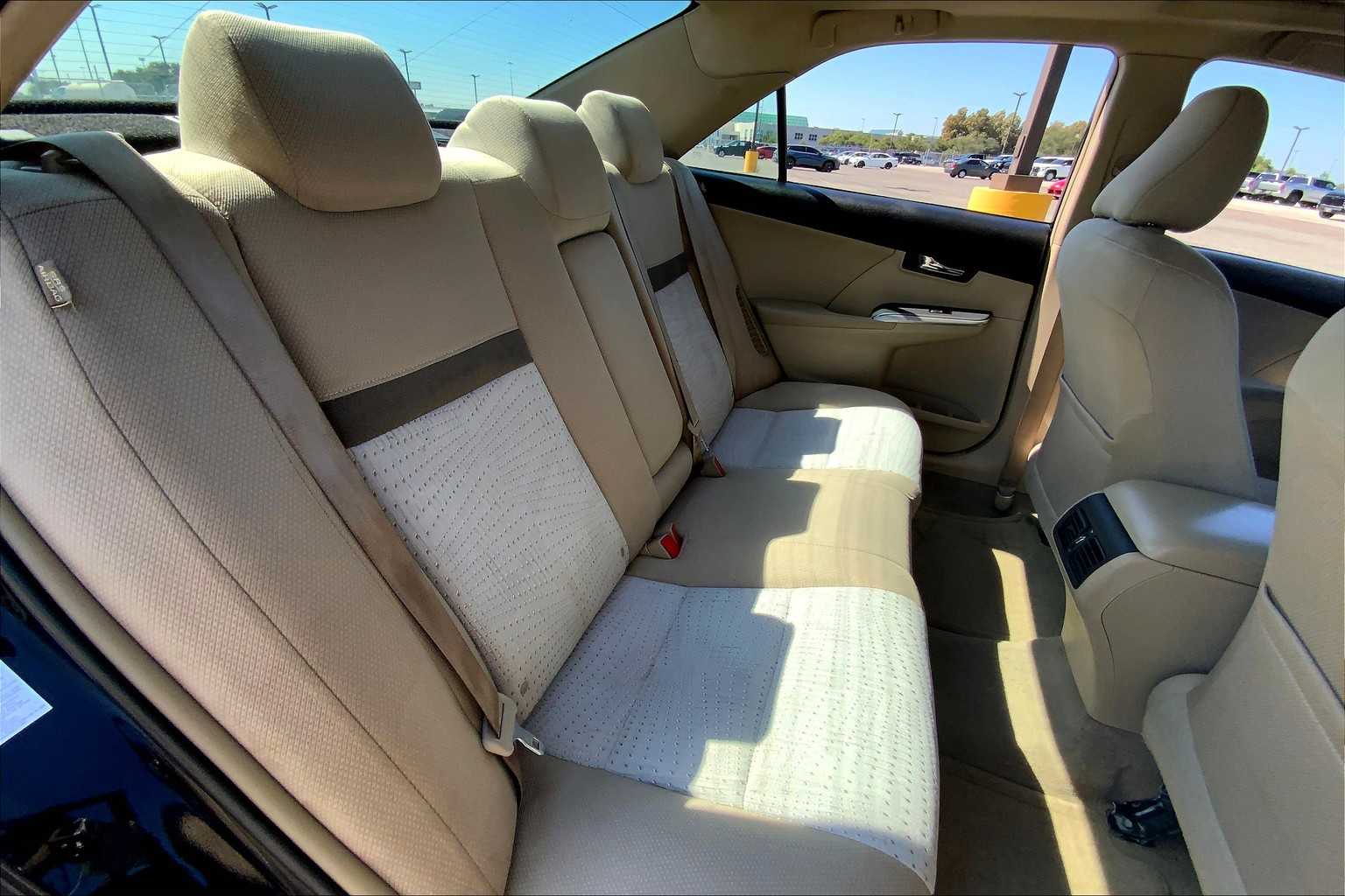 2014 Toyota Camry Hybrid XLE photo 17