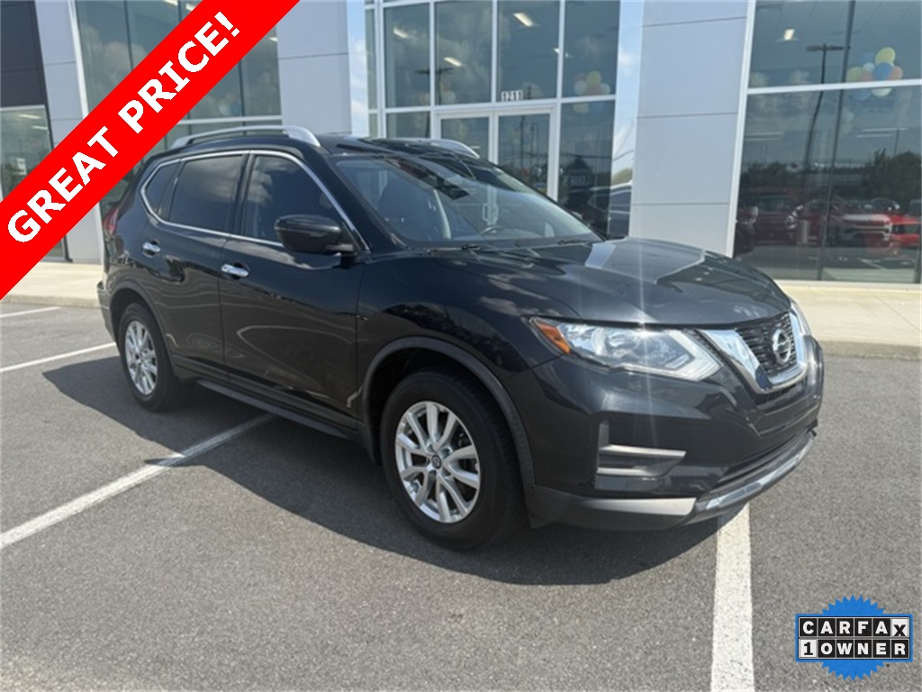 2017 Nissan Rogue SV's photo