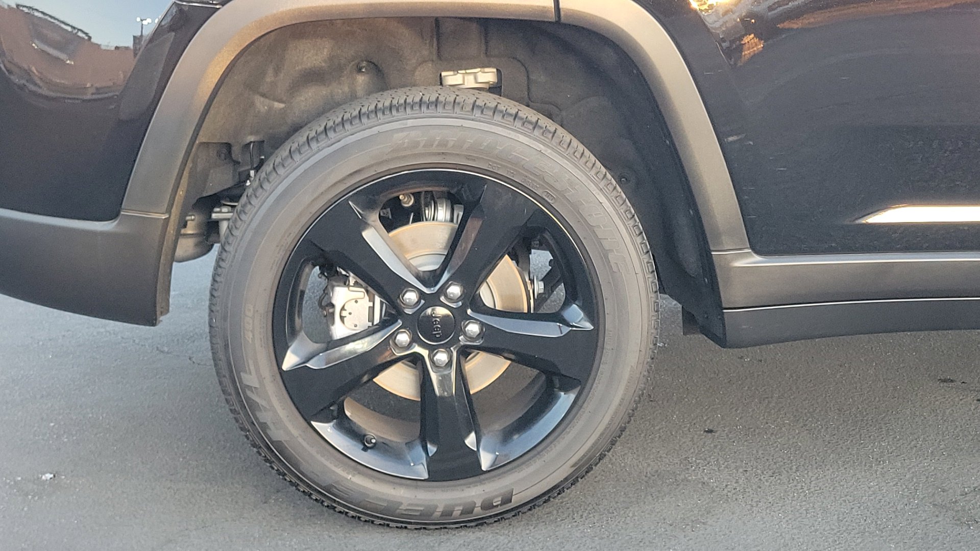 Used 2025 Diamond Black Crystal Pearlcoat Jeep Altitude X image 7