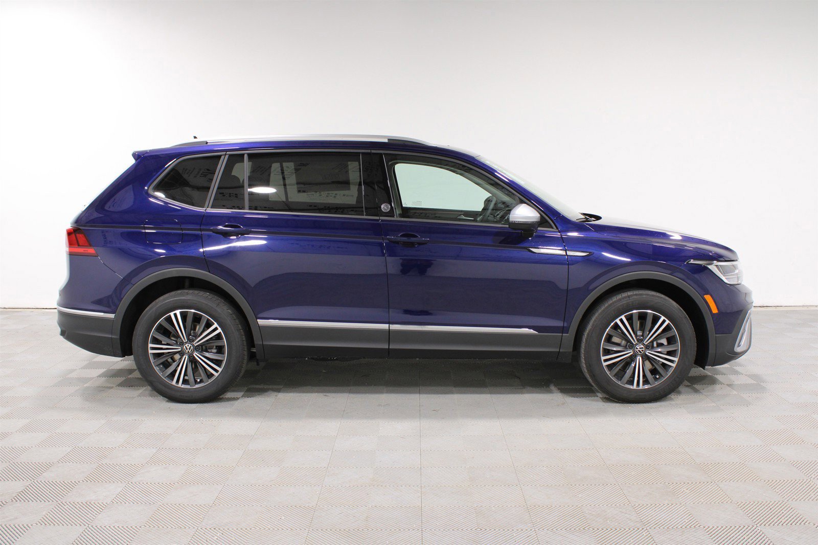 2024 Volkswagen Tiguan Wolfsburg Edition photo 23