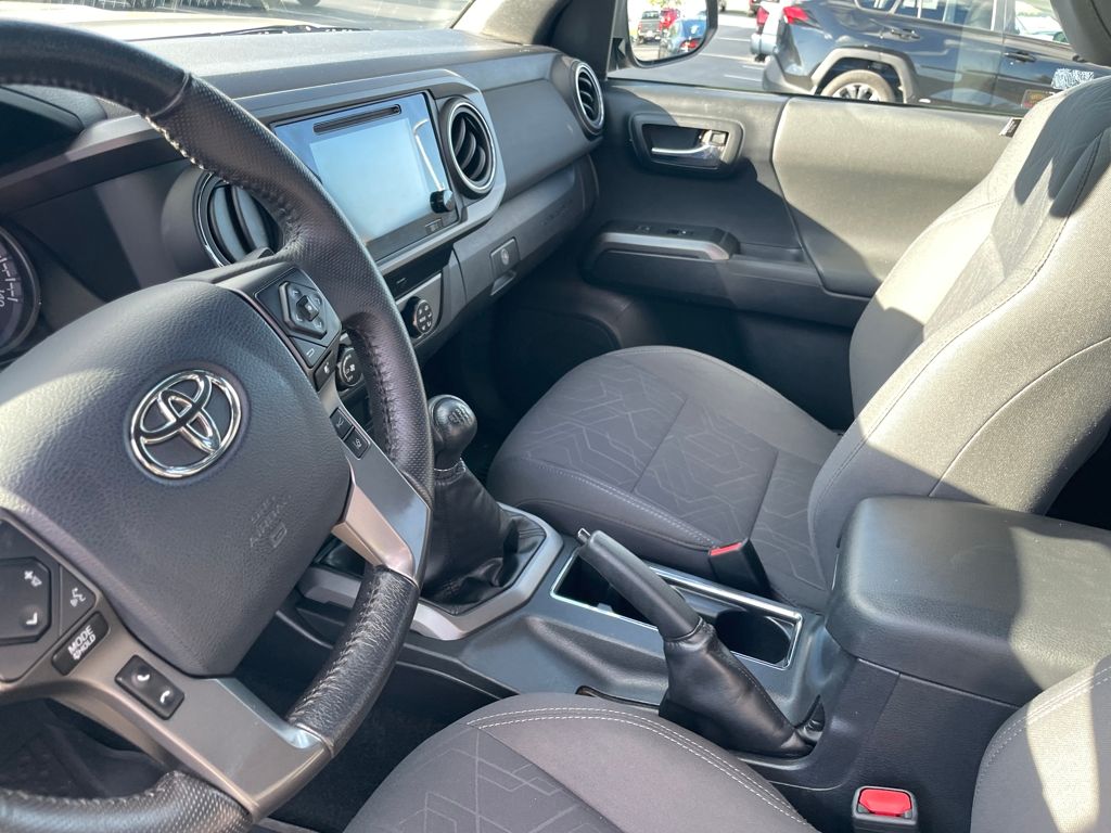 2019 Toyota Tacoma TRD Sport photo 31